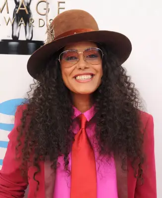 Cree Summer with long, curly hair on the red carpet