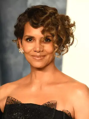 Halle Berry with a flipped, cropped bob hairstyle on the red carpet