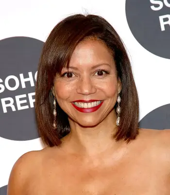 Gloria Reuben with side bangs and a blunt bob on the red carpet