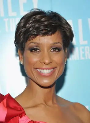 Sade Baderinwa with a pixie hairstyle on the red carpet