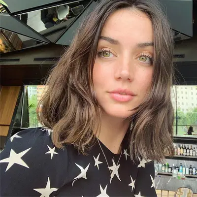 Ana de Armas wears a wavy A-line long bob hairstyle
