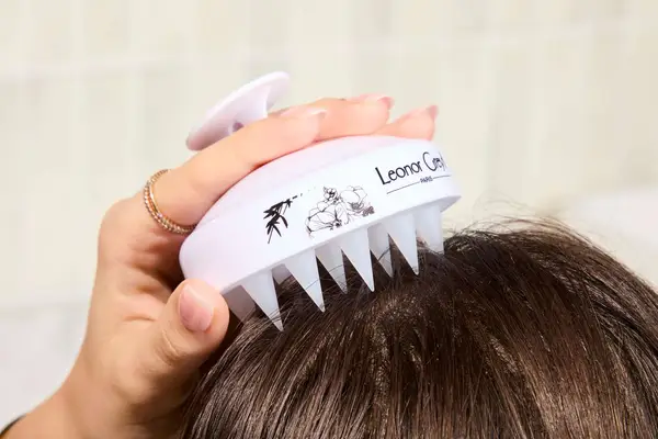 Leonor Greyl Massaging Scalp Brush