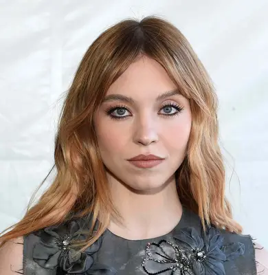 Sydney Sweeney attends the Spirit Awards with a darker copper hued hair color and bronzed makeup