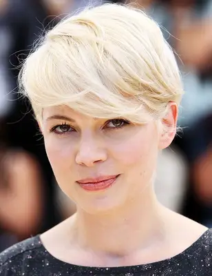 Michelle Williams with pixie cut on red carpet