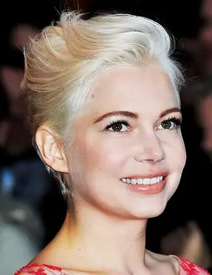 Michelle Williams on red carpet