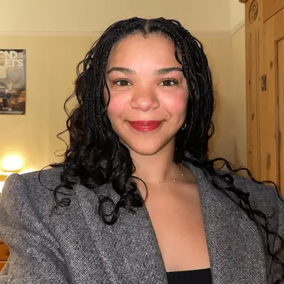 India Amarteifio wearing knotless braids with French curls