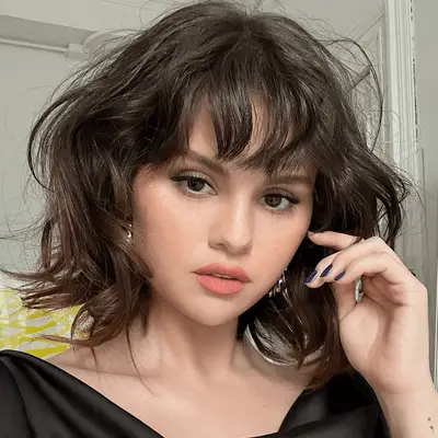 selena gomez wearing straight across bangs