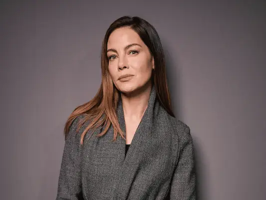 10 enkle, middels lengde frisyrer å legge til vårrotasjonen