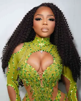 singer chloe bailey with a curly wig or sew-in style