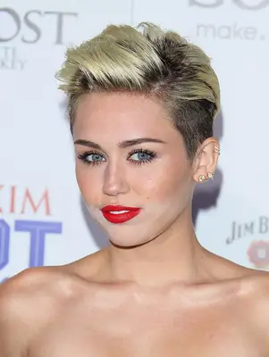 Miley Cyrus with blonde voluminous pixie