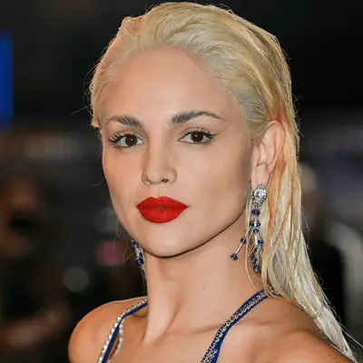 Kylie Jenner Platinum Blonde