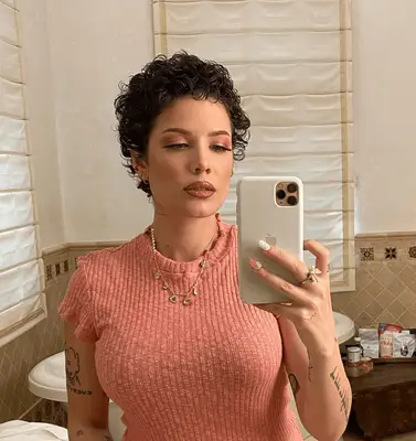 Singer Halsey with short, dark brown, natural hair