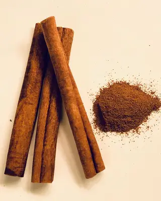 cinnamon sticks and powder