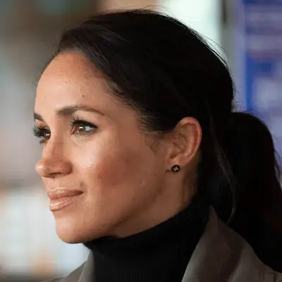 meghan markle wearing a low ponytail
