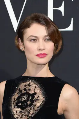 Olga Kurylenko French bob