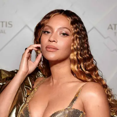 Beyonce Knowles caramel highlights with curly hair