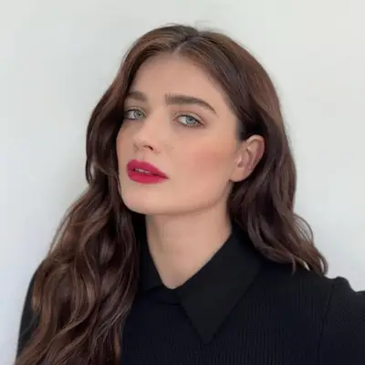 Woman with Brown hair with a hint of warm highlights.