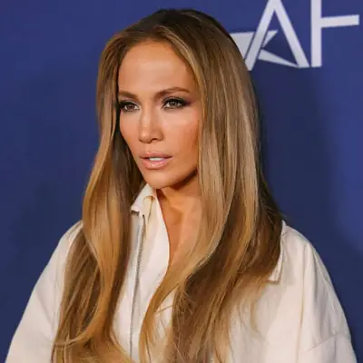 JLo with auburn brunette hair.