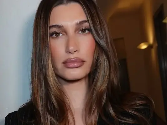 17 idee di balayage per i capelli castani per ispirare la trasformazione del colore primaverile