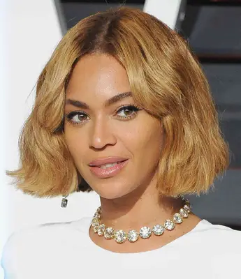 Beyonce attends Oscar party with blonde center-parted, chin-length bob and gentle waves