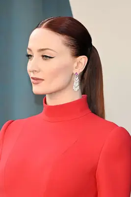 Sophie Turner with merlot-colored auburn hair