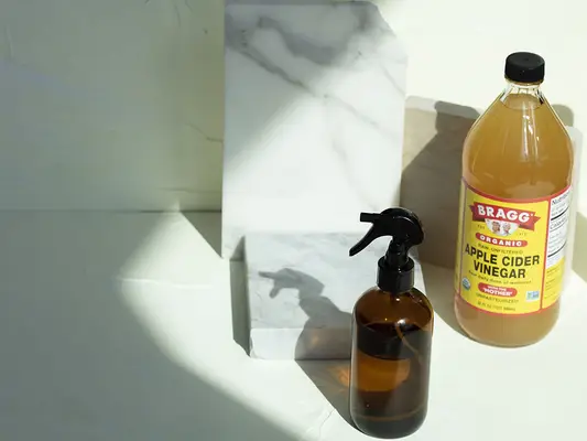 7 modi per toglierti la gomma dai capelli (senza forbici)