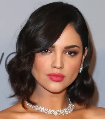 Eiza Gonzalez soft, wavy bob