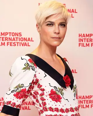 selma blair with blonde pixie at film festival