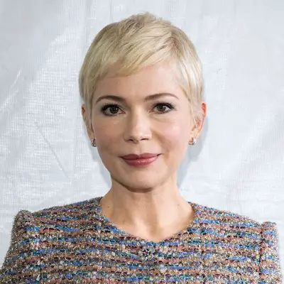 Michelle Williams with textured, side-swept pixie cut attends the 2024 Film Independent Spirit Awards