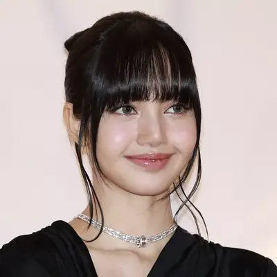lisa manoban blackpink hair bangs posing for bulgari event