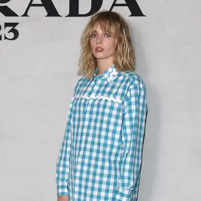 Maya Hawke with a bedhead bob haircut 