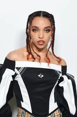 FKA Twigs with shoulder length box braids