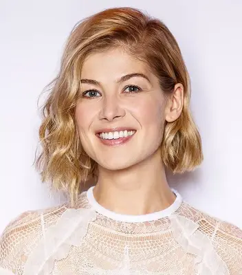 Rosamund Pike with a wavy bob with hair flip