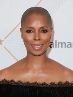 Sidra Smith with short buzz cut 