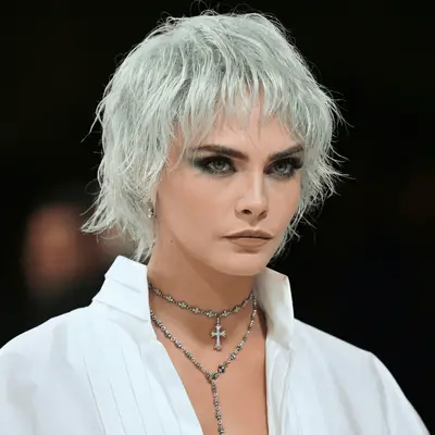 cara delevingne wearing wispy bangs