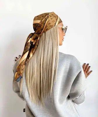 Dorit Kemsley with a Louis Vuitton scarf over her bleach blonde straight hair