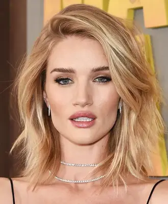 Rosie Huntington Whiteley with a lob with light layers