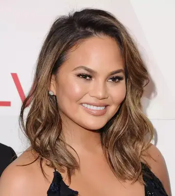 Chrissy Teigen with beachy waves