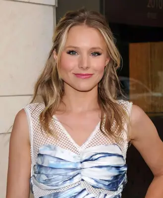 Kristen Bell with a half-up, half-down hairstyle