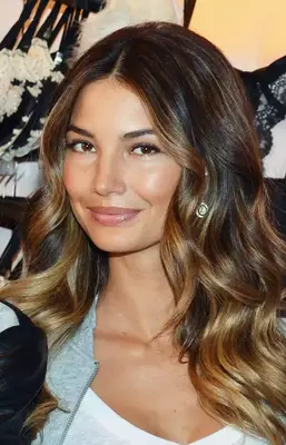 Lily Aldridge with waved balayage