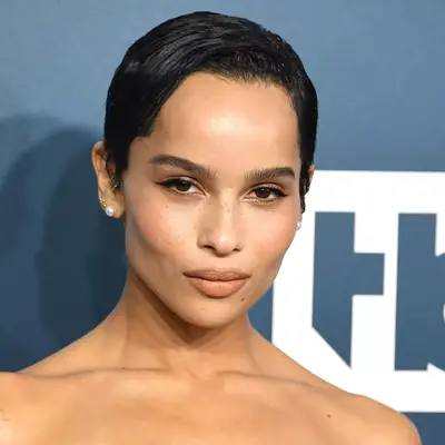 Zoe Kravitz with thin hair to look thicker