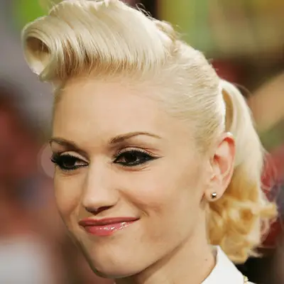 gwen stefani wearing faux hawk