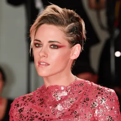Kristen stewart wearing blonde faux hawk