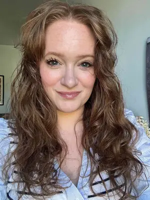 Shannon Bauer Supersonic Nural Hair Dryer Selfie