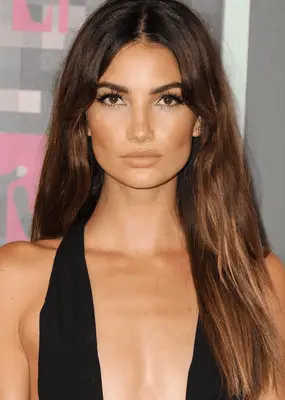 Olivia Culpo chestnut hair