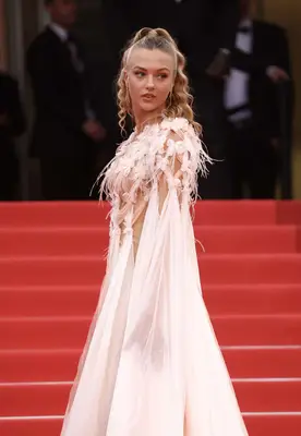 Lily Krug wearing a high crimped ponytail