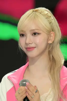 Karina of K-pop girl group aespa wearing a high ponytail with bangs