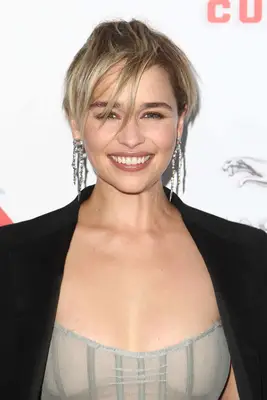 Emilia Clarke piecey dirty blonde highlighted crop