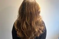 A person showing their hair after using the The Mane Label Hair Co. The Original Sway Heatless Curling Velour Ribbon