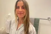 A person smiling and showing their hair before using the Kitsch Satin-Wrapped Flexi Rods